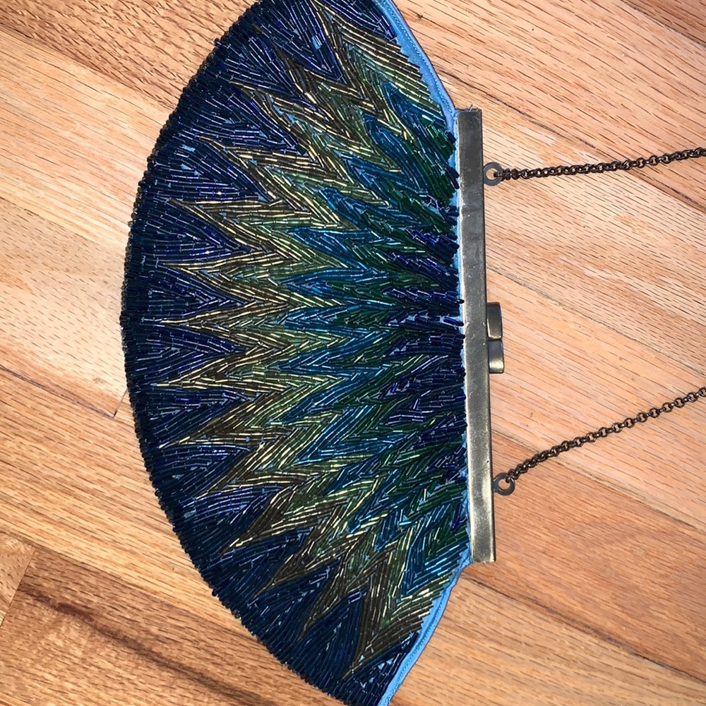 Beaded clutch